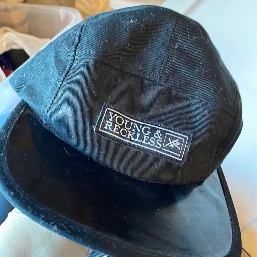 Y&R black buckle hat